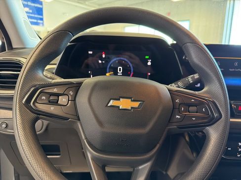 Used 2025 Chevrolet TrailBlazer LT AWD/4WD image 18