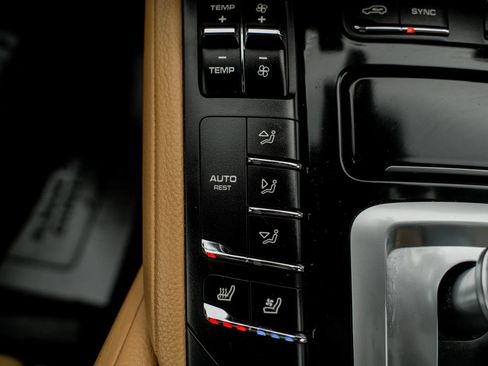 Used 2017 Porsche Cayenne image 21