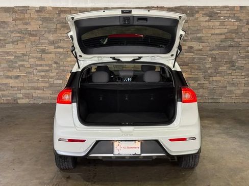 Used 2017 Kia Niro LX FWD image 7