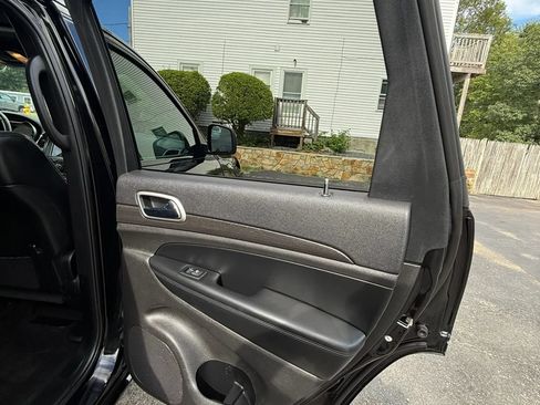 Used 2018 Jeep Grand Cherokee Altitude AWD/4WD image 19