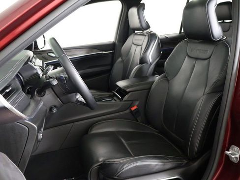 Used 2023 Jeep Grand Cherokee Overland w/ Adv Protech Group III image 36