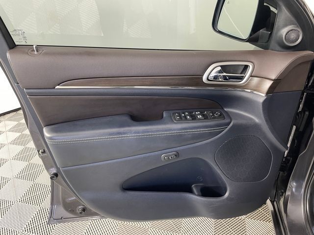Used 2017 Jeep Grand Cherokee Overland w/ Jeep Active Safety Group AWD/4WD image 15