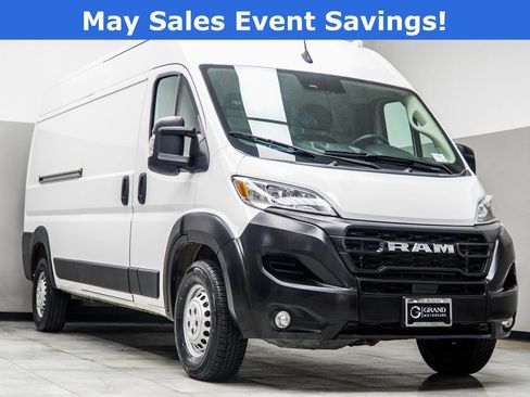 Used 2024 RAM ProMaster 2500 w/ Convenience Group FWD image 4