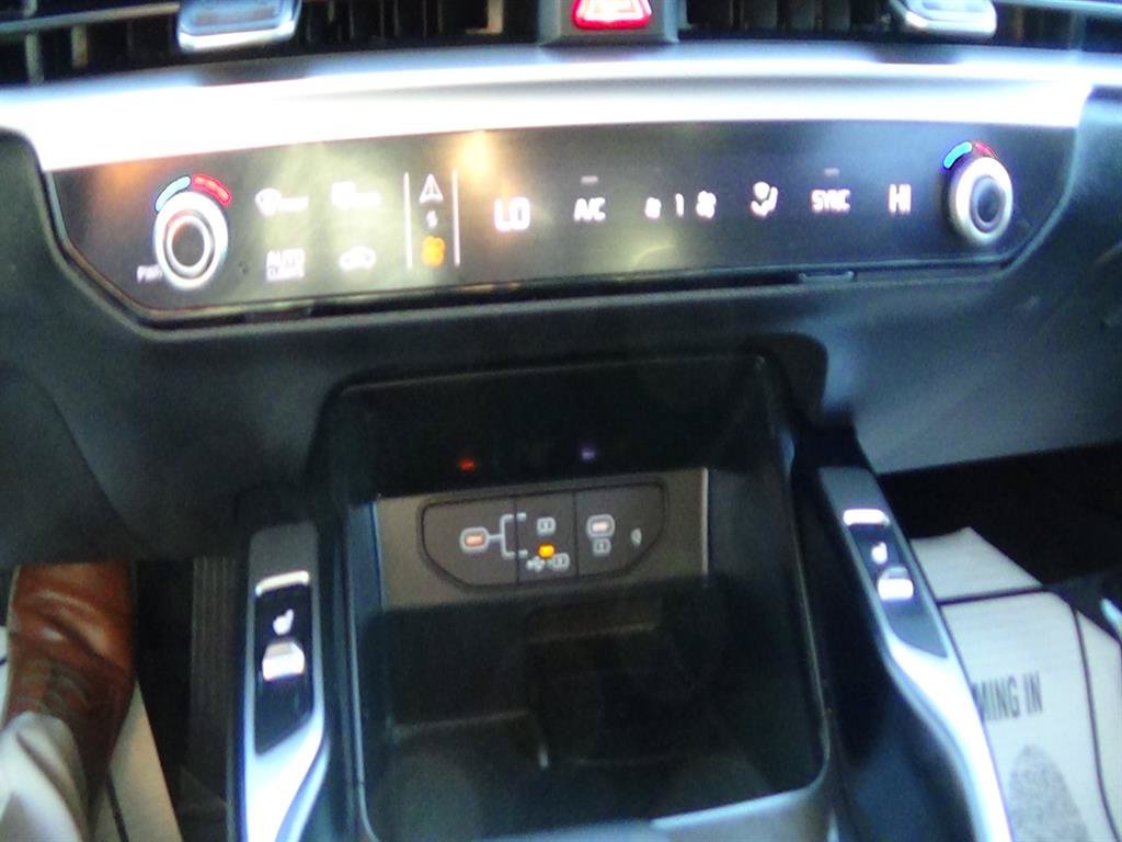 Used 2024 Kia Sorento S FWD image 28
