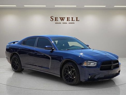 Used 2014 Dodge Charger SE RWD image 6