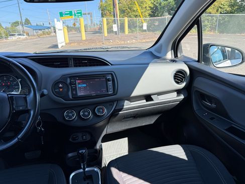Used 2017 Toyota Yaris SE image 21