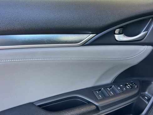 Used 2017 Honda Civic Touring image 12