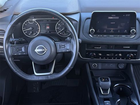 Used 2023 Nissan Rogue SV w/ SV Premium B Package image 12