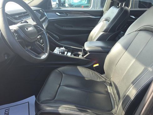 Used 2022 Jeep Grand Cherokee Overland image 7