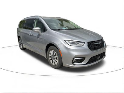 Used 2021 Chrysler Pacifica Touring-L