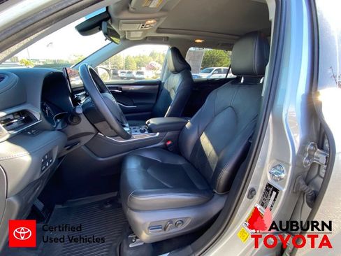Certified 2020 Toyota Highlander Platinum AWD/4WD image 38