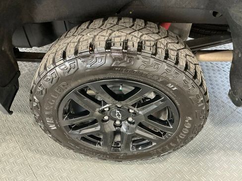 Used 2024 Chevrolet Silverado 1500 Custom Trail Boss w/ LPO, Dark Essentials Package image 43