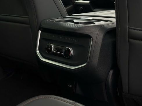 Used 2025 Ford Expedition Active image 23