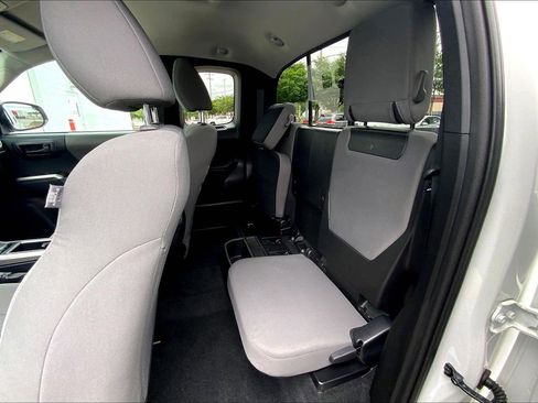 Used 2020 Toyota Tacoma SR5 AWD/4WD image 30