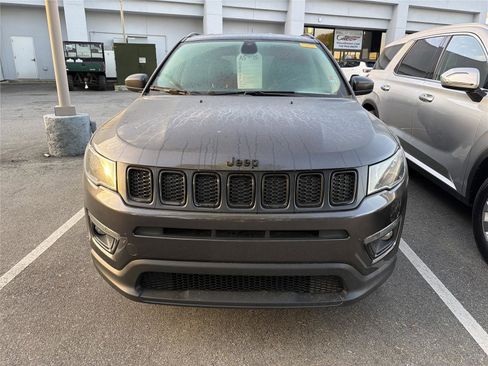 Used 2020 Jeep Compass Latitude image 2