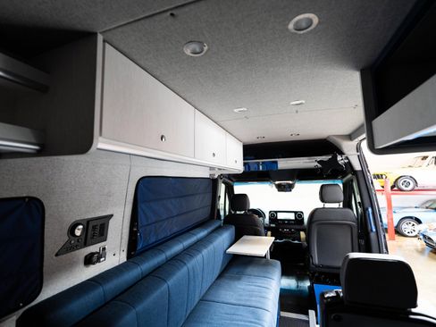 Used 2021 Mercedes-Benz Sprinter 2500 w/ Premium Plus Package image 57