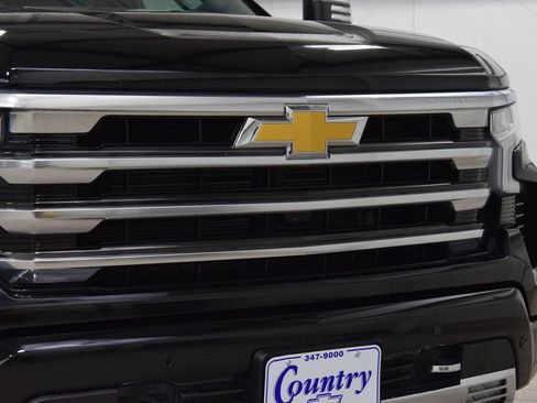 Used 2024 Chevrolet Silverado 1500 High Country w/ High Country Premium Package AWD/4WD image 11