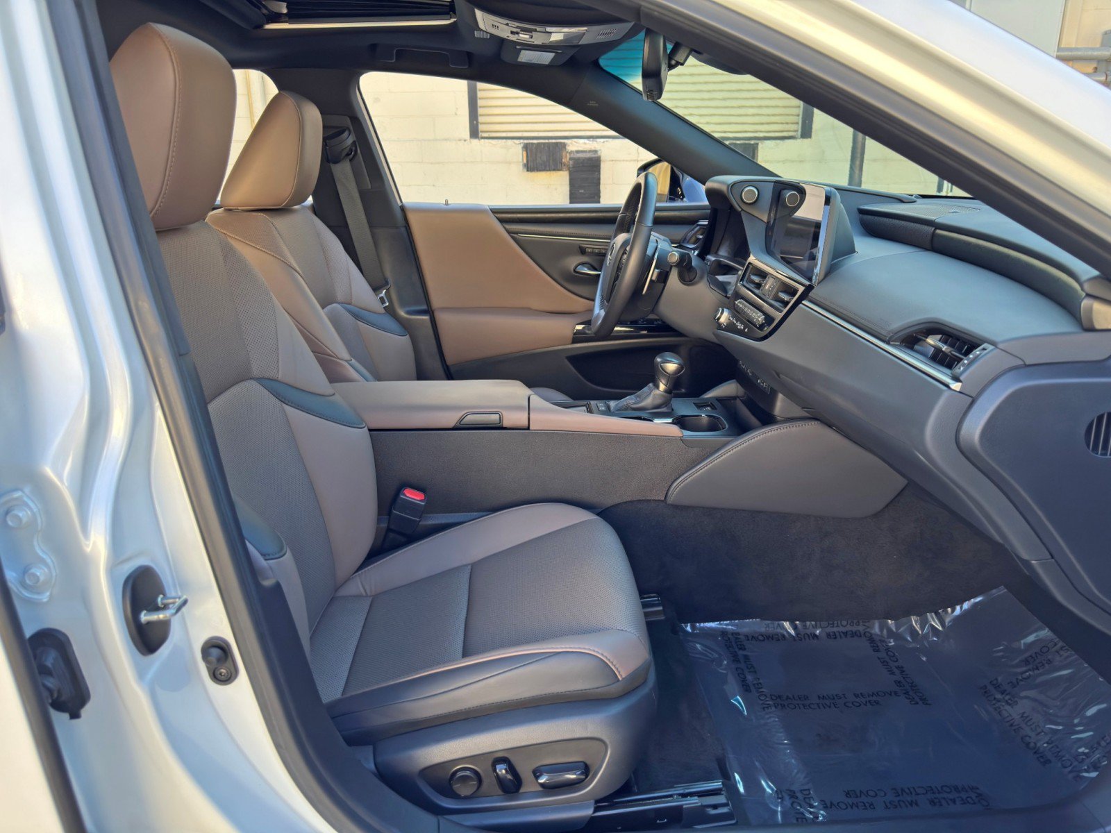 Used 2024 Lexus ES 300h w/ Premium Package FWD image 16
