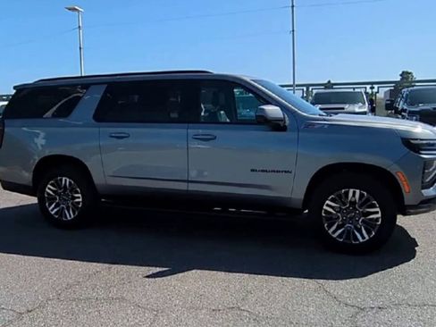 Certified 2025 Chevrolet Suburban Z71 AWD/4WD image 9