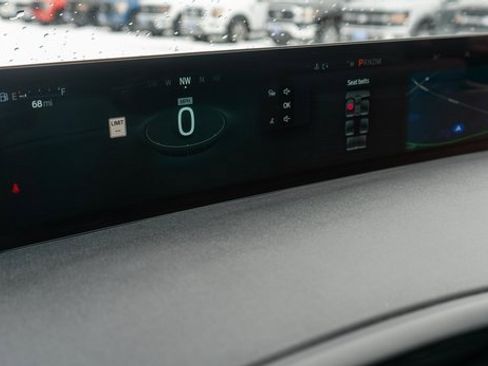 Used 2025 Ford Expedition Active image 24