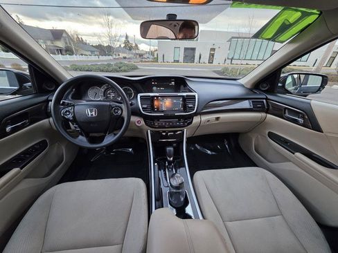 Used 2017 Honda Accord EX image 12
