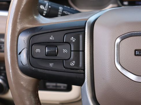 Used 2021 GMC Yukon Denali w/ Denali Premium Package image 16