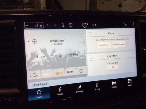 Used 2024 Chrysler Pacifica Touring-L image 27