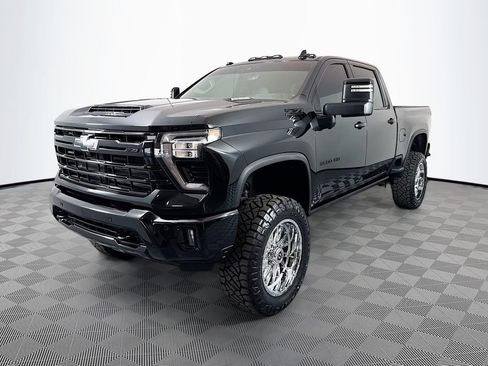 Used 2024 Chevrolet Silverado 3500 LTZ w/ LTZ Plus Package AWD/4WD image 3