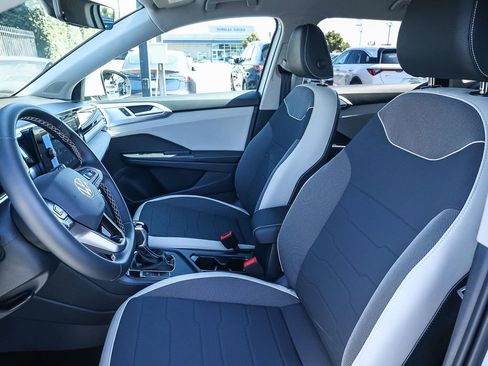 New 2025 Volkswagen Taos SE image 33