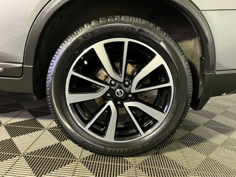Used 2019 Nissan Rogue SL w/ Premium Package AWD/4WD image 9