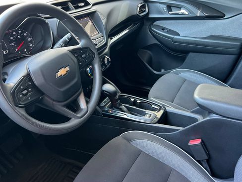 Used 2023 Chevrolet TrailBlazer LT FWD image 11