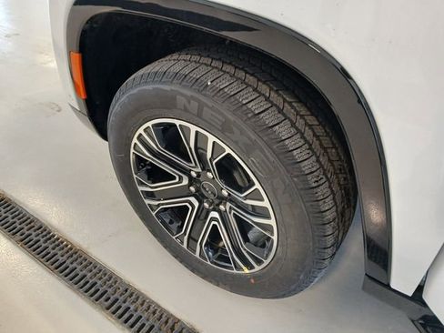 New 2026 Jeep Grand Wagoneer 4WD image 31