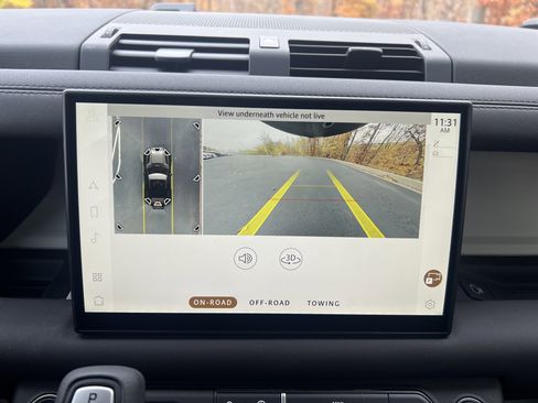 Used 2025 Land Rover Defender 90 X-Dynamic SE image 22