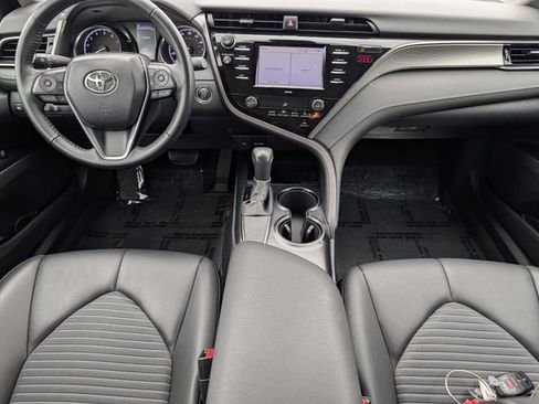 Used 2020 Toyota Camry SE w/ Convenience Package image 11