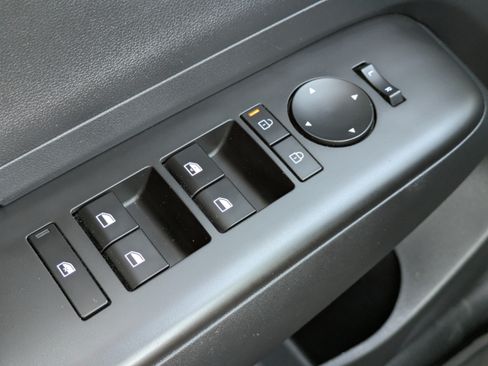 Used 2024 Hyundai Kona SEL FWD image 20