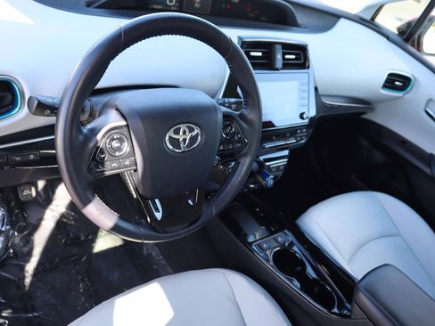 Used 2020 Toyota Prius XLE image 17