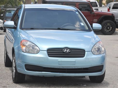 Used 2010 Hyundai Accent GLS w/ Premium Pkg 4 FWD image 4