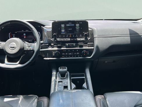 Used 2025 Nissan Pathfinder Platinum FWD image 19