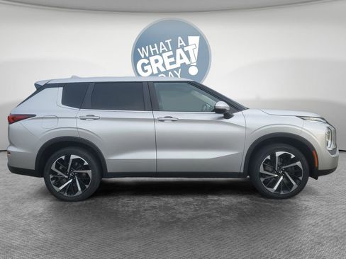 Used 2022 Mitsubishi Outlander ES FWD image 2