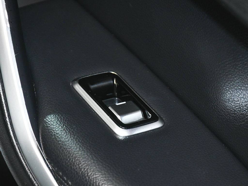 Used 2022 Jaguar F-PACE S AWD/4WD image 17