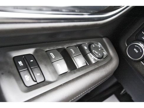 Used 2023 Chevrolet Tahoe Z71 w/ Luxury Package AWD/4WD image 20