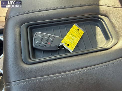 Used 2021 Chevrolet Tahoe LT w/ LT Signature Package image 28