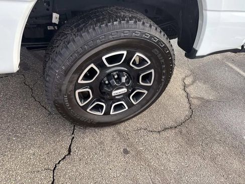 Certified 2025 Ford F250 Platinum w/ FX4 Off-Road Package image 13