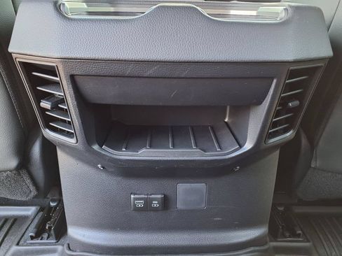 Used 2025 Toyota Tundra Limited AWD/4WD image 16