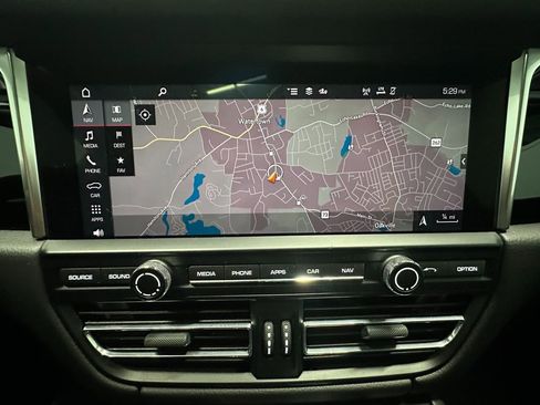 Used 2020 Porsche Macan AWD/4WD image 24
