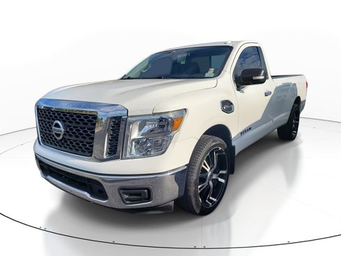 Used 2017 Nissan Titan SV image 3