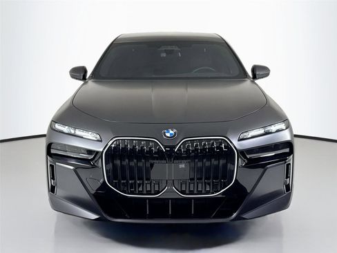 Used 2025 BMW 760i xDrive w/ Executive Package AWD/4WD image 11