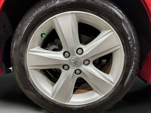 Used 2011 Toyota Camry image 32