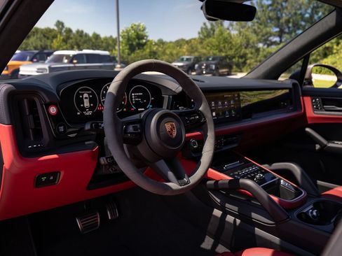 Used 2023 Porsche Cayenne GTS AWD/4WD image 31