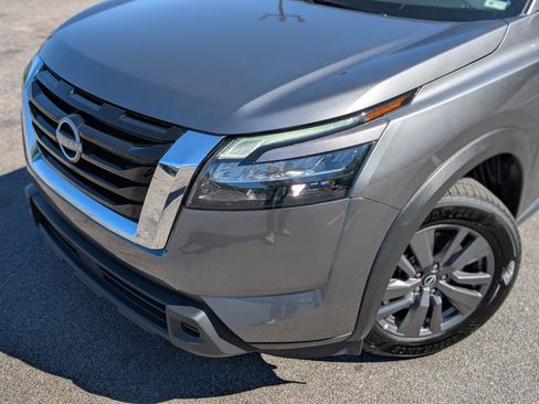 Used 2024 Nissan Pathfinder SV image 13